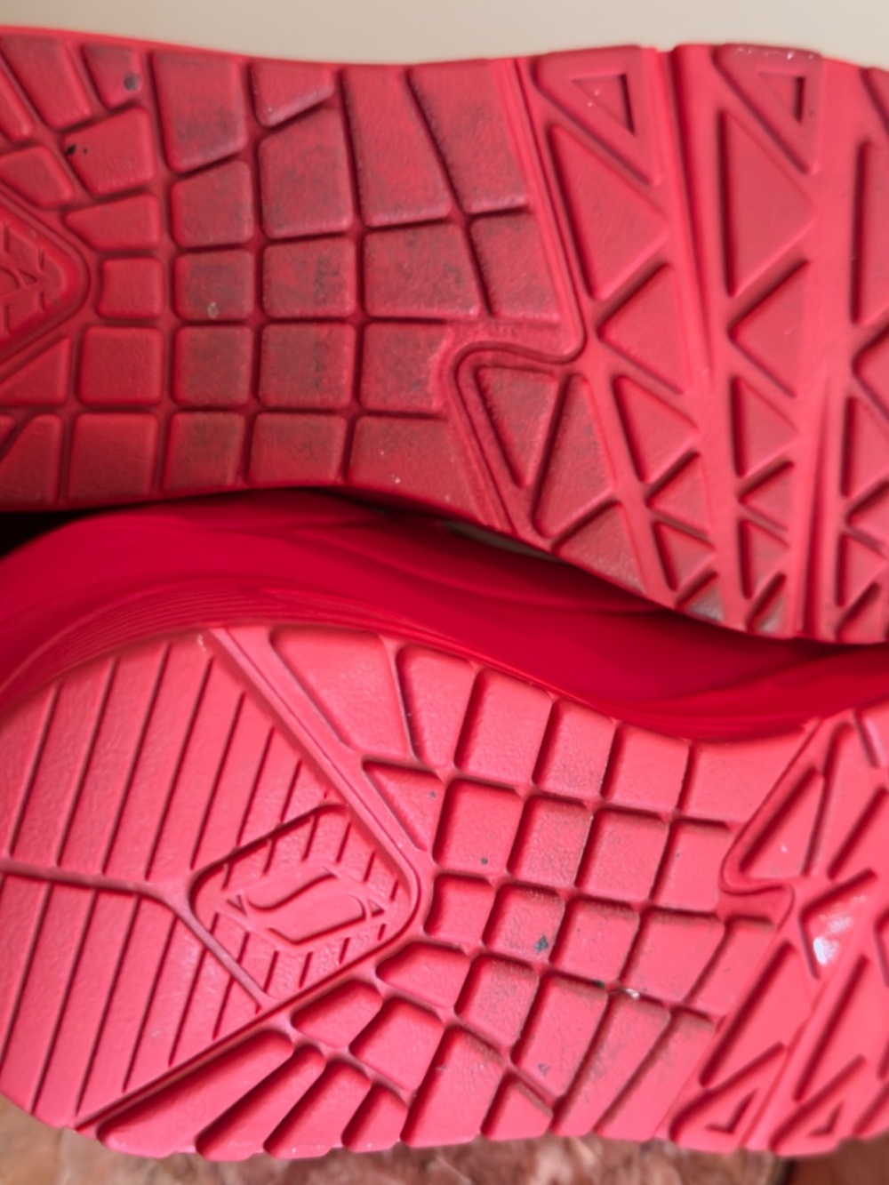 Red Skechers UNO Women's size 8.5 - Picture 8 of 8